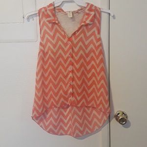 Super cute button up top.
